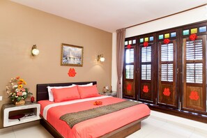 Deluxe Room (Deluxe Royal Suite) | Desk, iron/ironing board, free WiFi, bed sheets - Vince Villa (Bukit Mertajam)