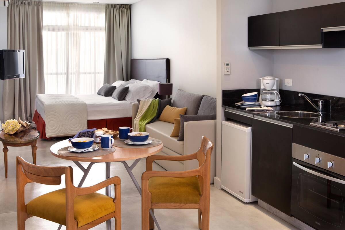 Deluxe Room | Private kitchen | Coffee/tea maker