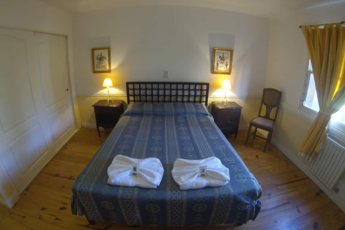 Cribs (free), WiFi (free)