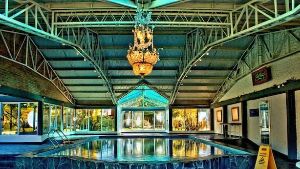 Indoor pool - La Loma Self Apart & Suites (El Calafate)