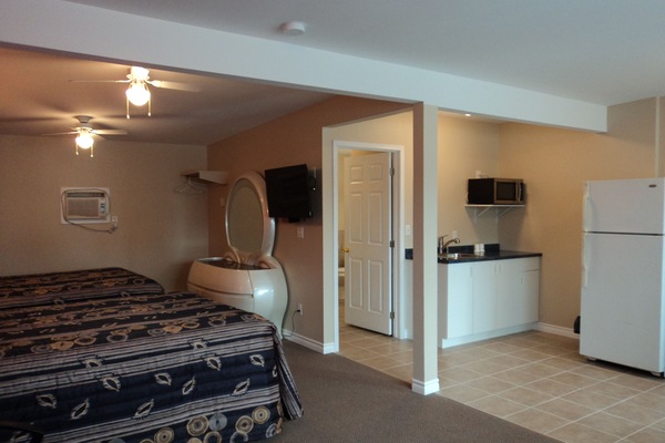 Classic Room, 2 Queen Beds | Desk, WiFi (free)