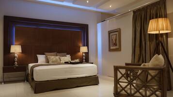 Executive Room | Premium bedding, minibar, in-room safe, desk