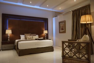Ropa de cama de alta calidad y minibar 