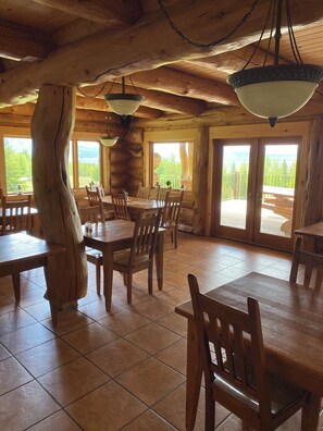 Restaurant - Williston Lake Resort (Hudson's Hope)