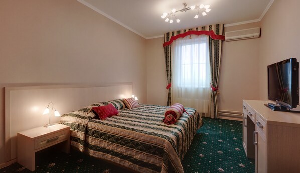 Suite | Iron/ironing board, free WiFi, bed sheets - Hotel Voyage Park (Moscow)