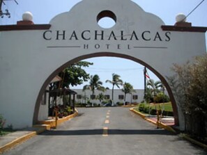 Exterior - Hotel Chachalacas (Úrsulo Galván)