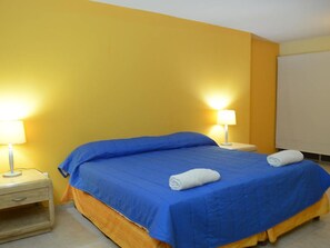 Ropa de cama de alta calidad y cortinas blackout