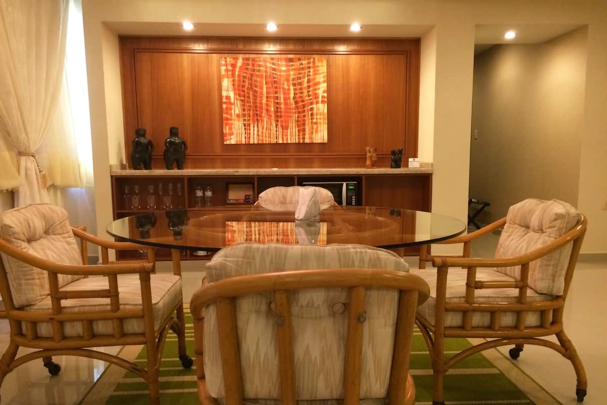 华丽套房 | 客厅 | 平板电视