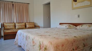 Cofres nos quartos, ferros/tábuas de passar roupa, Wi-Fi de cortesia