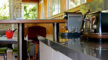 Luxury Cottage, 1 King Bed, Kitchen, Mountain View | Private kitchen | Full-size fridge, microwave, stovetop, dishwasher