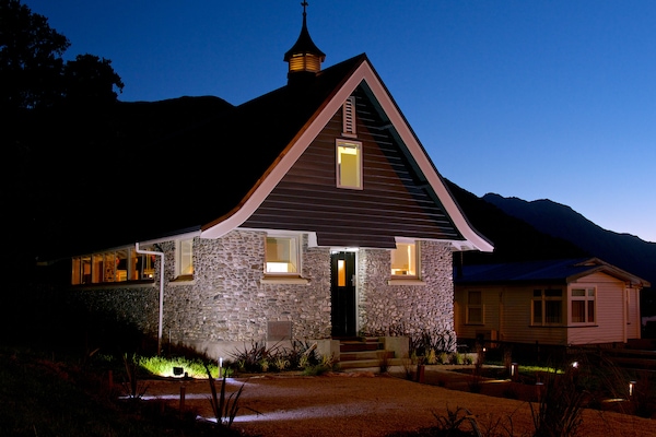 Façade de lâhĂ©bergement - soirĂ©e/nuit