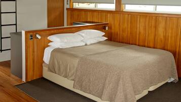 Luxe cottage, 1 kingsize bed, keuken, uitzicht op bergen | 1 slaapkamer, luxe beddengoed, een bureau, gratis wifi