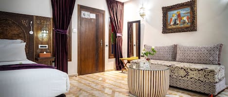 Junior Suite | Minibar, in-room safe, desk, iron/ironing board