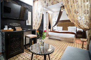 Deluxe-Doppel- oder -Zweibettzimmer | Minibar, Zimmersafe, Schreibtisch, Bügeleisen/Bügelbrett