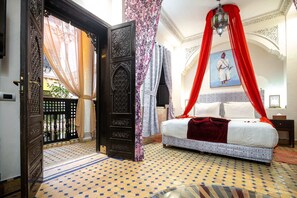 Quarto casal ou duplo luxo | Frigobar, cofres nos quartos, escrivaninha