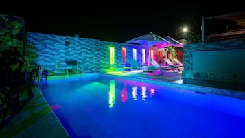 Fachada del alojamiento - Noche
