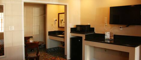 Standard Room, 1 Queen Bed