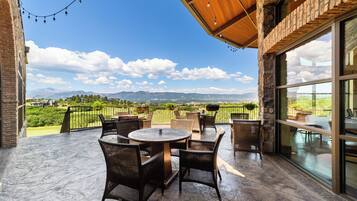 3 restaurants, breakfast, lunch, dinner served; American cuisine