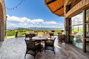 3 restaurants, breakfast, lunch, dinner served; American cuisine