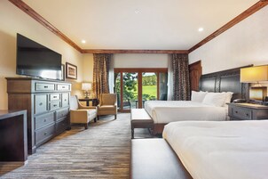 Quarto, 2 camas Queen, acessível | Roupas de cama premium, cofres nos quartos, escrivaninha