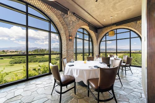3 restaurants, breakfast, lunch, dinner served; American cuisine