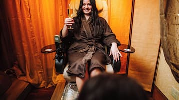 Couples treatment room(s), hot tub, steam room, body treatments