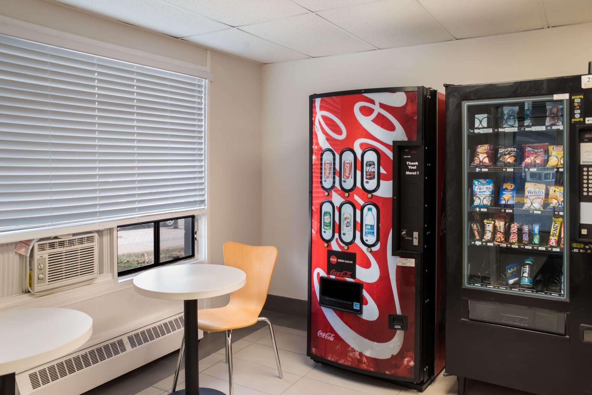 ماكينة بيع آلية