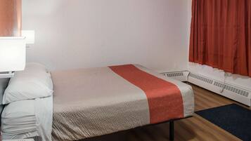 Skrivebord, strykejern/-brett, wi-fi (inkludert) og sengetøy