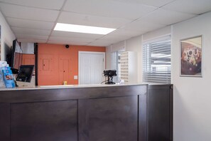 Reception - Motel 6 Fort St. John, BC (Fort St. John)