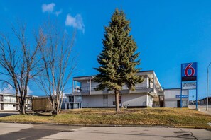 Exterior - Motel 6 Fort St. John, BC (Fort St. John)
