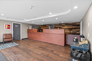 Reception - Basecamp Puyallup a Travelodge by Wyndham (Puyallup)