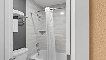 Combined shower/tub, hair dryer, towels