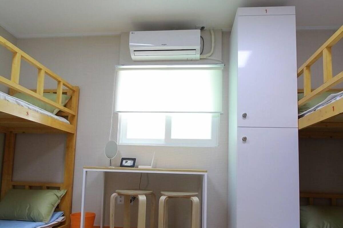 共用宿舍 (4 Persons, Female Only) | 埃及棉床單、羽絨被、舒適加層、書桌