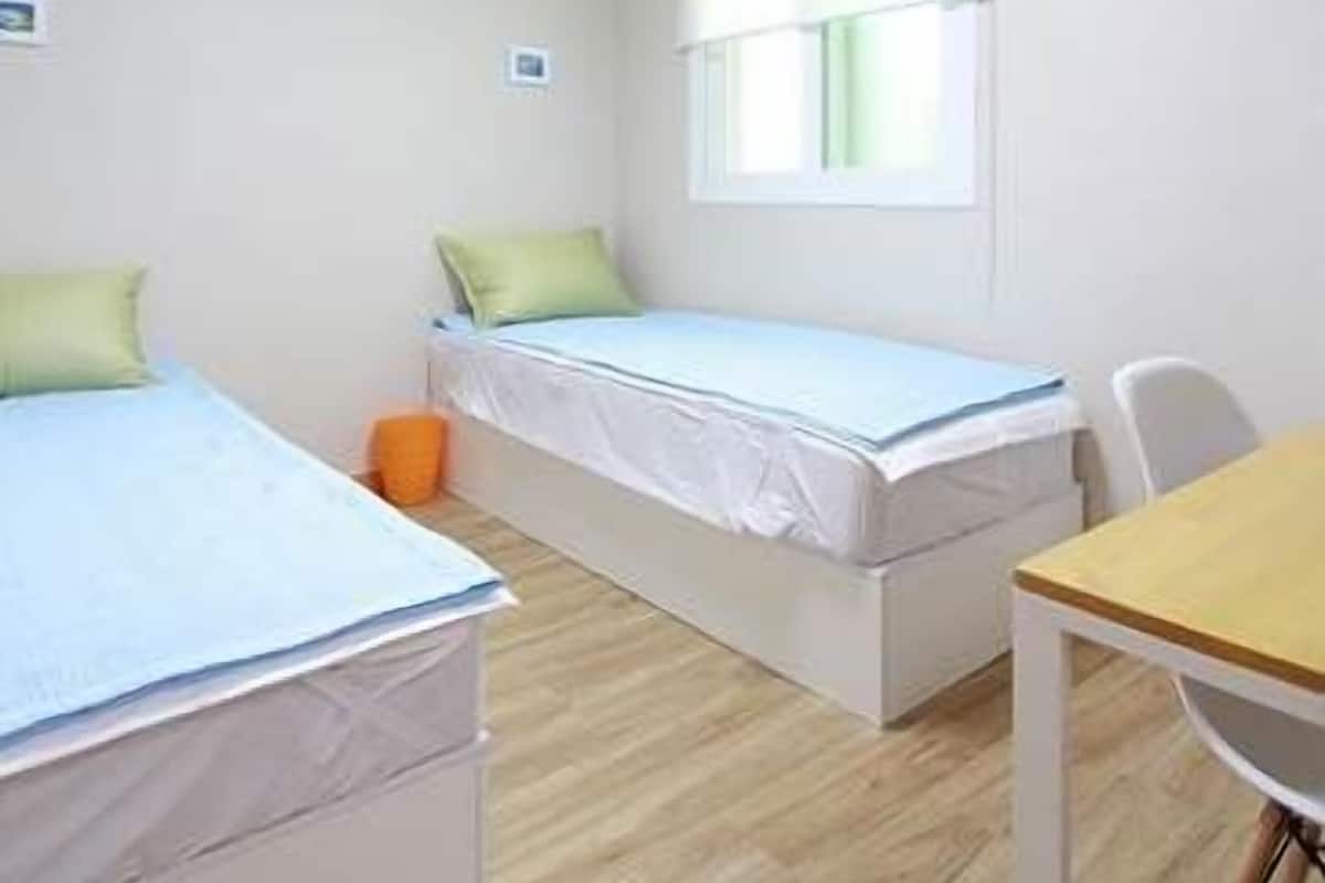 Twin Room | Egyptian cotton sheets, down comforters, pillowtop beds, desk