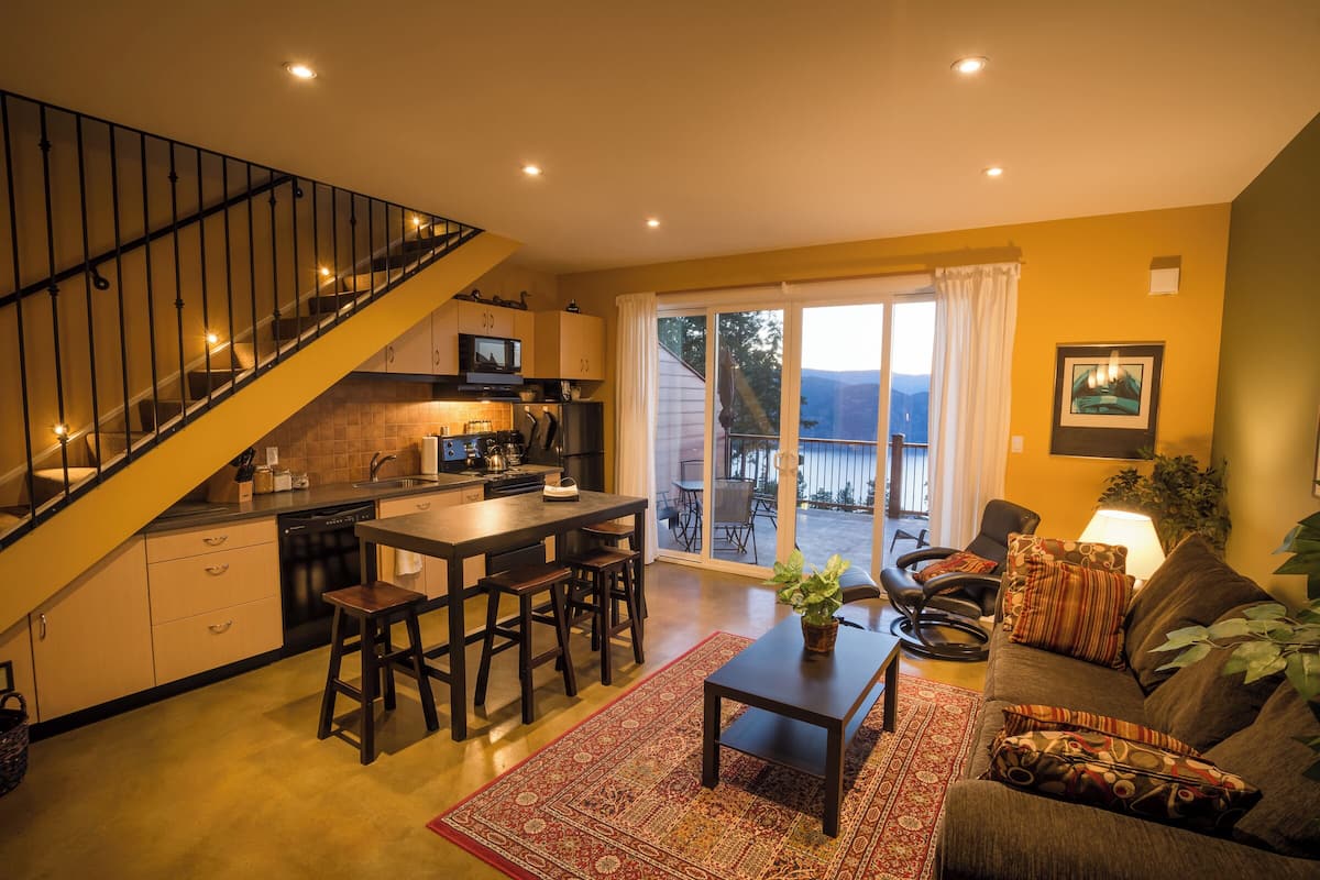 The Pine Suite | Living area | 32-inch flat-screen TV with satellite channels, TV, fireplace
