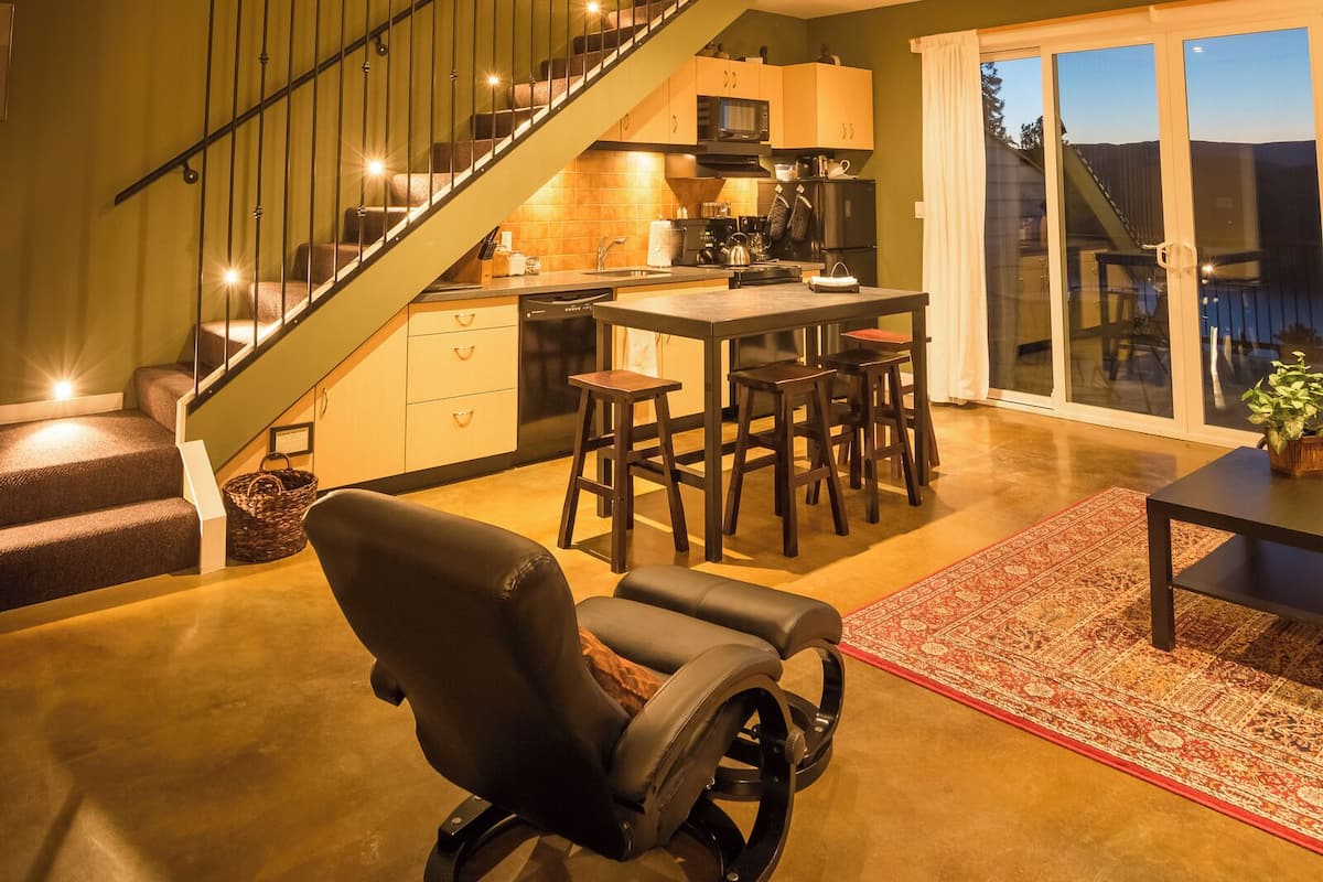 The Spruce Suite | Living area | 32-inch flat-screen TV with satellite channels, TV, fireplace