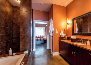 The Fir Suite | Bathroom | Separate tub and shower, jetted tub, free toiletries, hair dryer - Crooked Tree Guest Suites (Penticton)