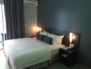 Standard King Room | โต๊ะทำงาน, ผ้าม่านกันแสง, Wi-Fi ฟรี