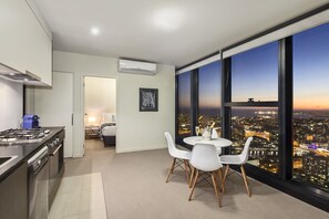 Departamento Deluxe, 2 habitaciones | Servicio a la habitación
