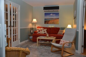 Luxury Cottage, 2 Bedrooms, Patio, Bay View (Near Beach) | Living room | 52-inch flat-screen TV with satellite channels, TV, pay movies - Greenwich Moonlight Bay Cottage (Greenwich)