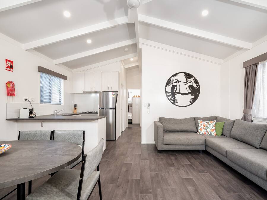 Villa Premium, 2 habitaciones | Área de sala de estar | Televisión de pantalla plana