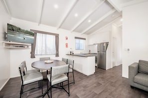 Private kitchen - Ingenia Holidays Murray Bend (Koonoomoo)