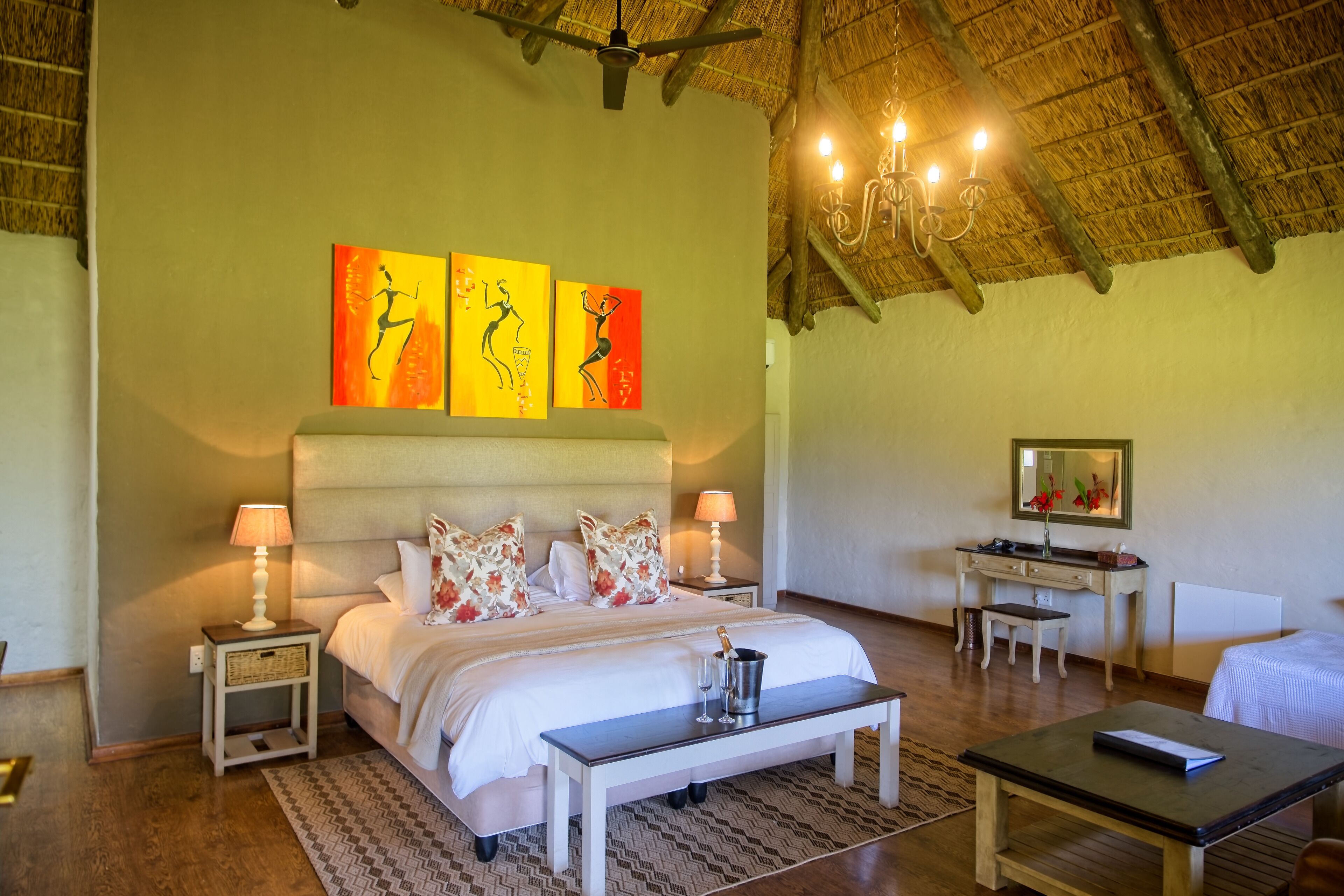 客房 | 客房内保险箱、床单