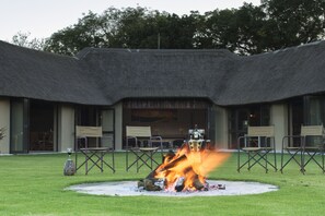 Breakfast, lunch and dinner served - Chrislin African Lodge (Addo)
