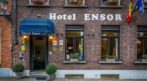 Property entrance - Hotel Ensor (Bruges)