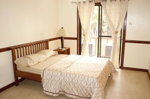 Míníbar, öryggishólf í herbergi, skrifborð, myrkratjöld/-gardínur