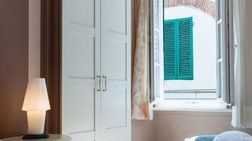 In-room safe, desk, laptop workspace, soundproofing