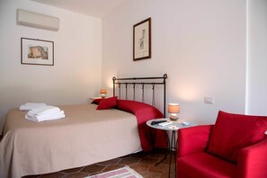 Comfort Quadruple Room, 1 Bedroom | In-room safe, soundproofing, free WiFi, bed sheets