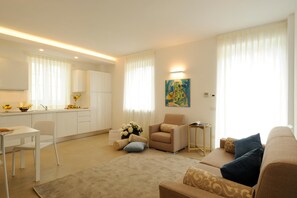 25-inch flat-screen TV with premium TV channels, TV - Residence San Marco Suites&Apartments Alassio (Alassio)