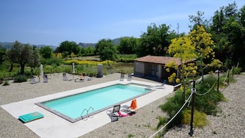 Außenpool (je nach Saison geöffnet)